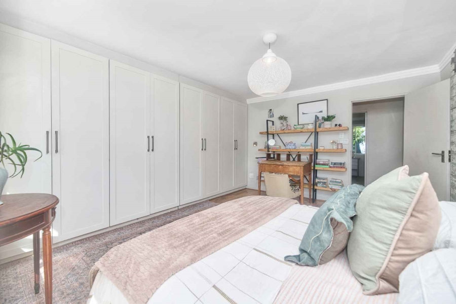 6 Bedroom Property for Sale in Northcliff Western Cape